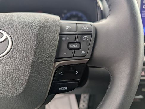 Used 2025 Toyota Camry LE image 28