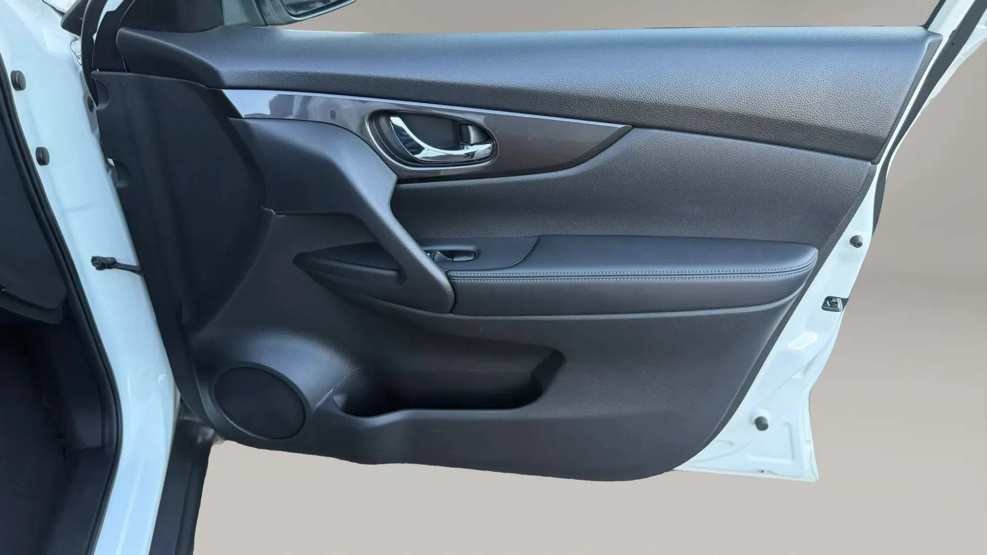 Used 2018 Nissan Rogue SV AWD/4WD image 10