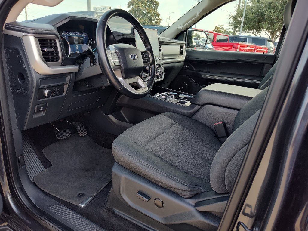 Used 2022 Ford Expedition Max XLT RWD image 2