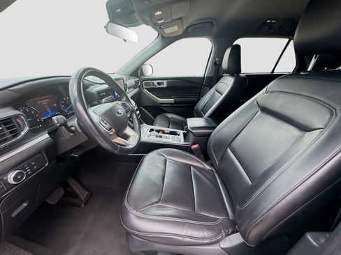 Used 2021 Ford Explorer XLT w/ Equipment Group 202A RWD image 18