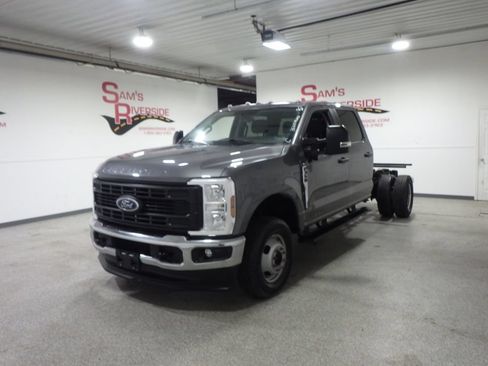 Used 2024 Ford F350 XL w/ 360-Degree Camera Package AWD/4WD image 1