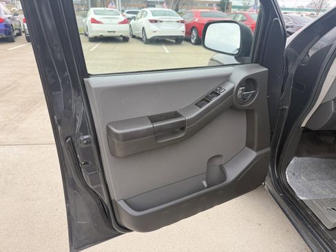 Used 2013 Nissan Xterra S image 16