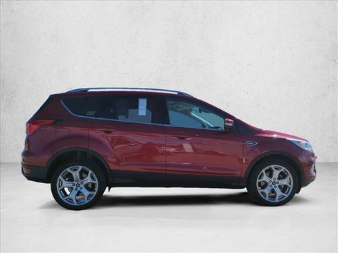 Used 2019 Ford Escape Titanium image 4