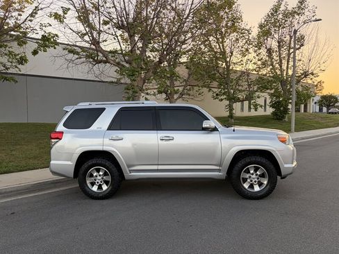 Used 2012 Toyota 4Runner SR5 w/ Convenience Pkg AWD/4WD image 2