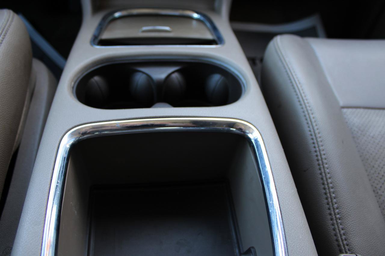 Used 2015 Chrysler Town & Country Touring-L w/ Driver Convenience Group FWD image 25
