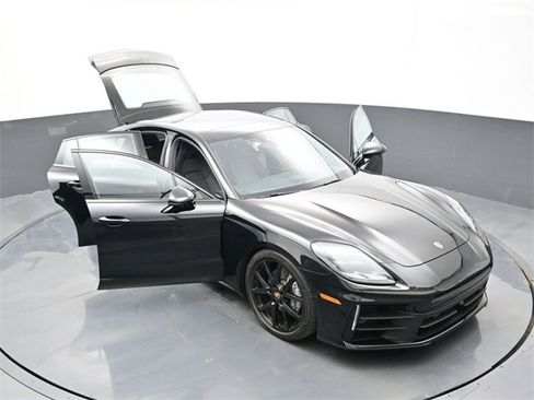 Used 2024 Porsche Panamera 4 image 31