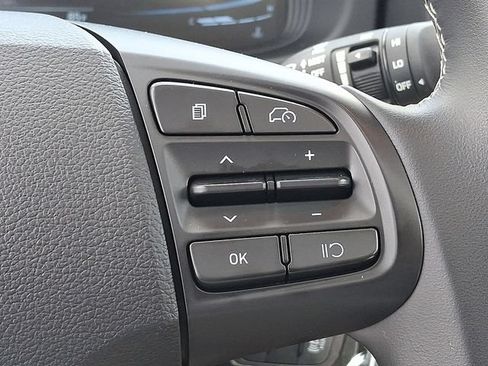 Certified 2023 Hyundai Venue SEL FWD image 22