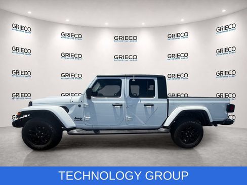Used 2022 Jeep Gladiator Sport AWD/4WD image 4