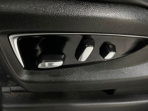 Used 2020 Cadillac Escalade ESV Premium Luxury image 17