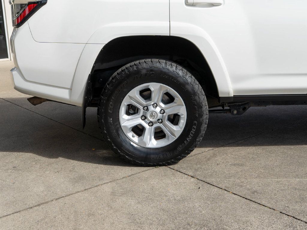 Used 2020 Toyota 4Runner SR5 Premium w/ Moonroof Package AWD/4WD image 34