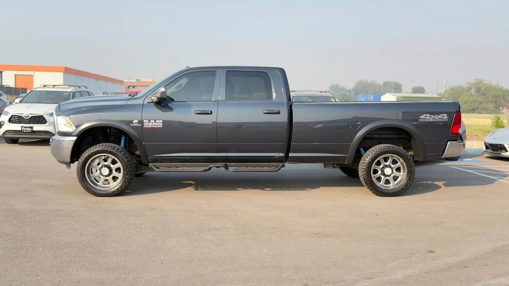 Used 2018 RAM 2500 Tradesman w/ Chrome Appearance Group AWD/4WD image 9