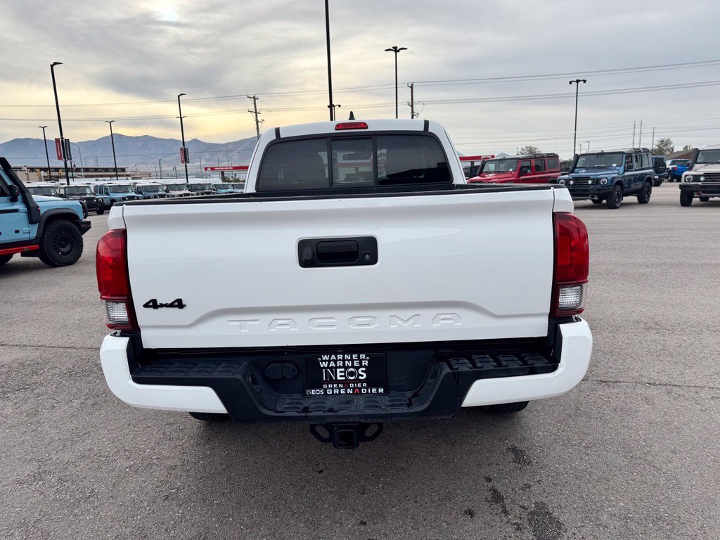 Used 2022 Toyota Tacoma SR w/ SX Package AWD/4WD image 4
