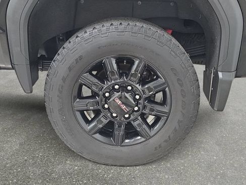 Used 2024 GMC Sierra 2500 AT4 w/ Technology Package AWD/4WD image 30