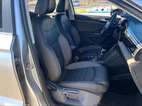 Used 2022 Volkswagen Taos SEL image 8