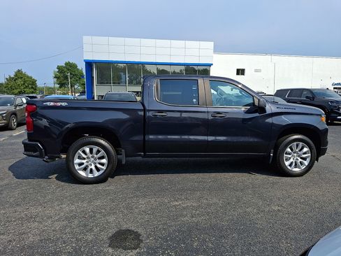 Used 2022 Chevrolet Silverado 1500 Custom w/ LPO, Dark Essentials Package AWD/4WD image 8