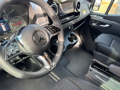 New 2025 Mercedes-Benz Sprinter 2500 image 10