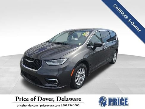 Used 2023 Chrysler Pacifica Touring-L FWD image 1