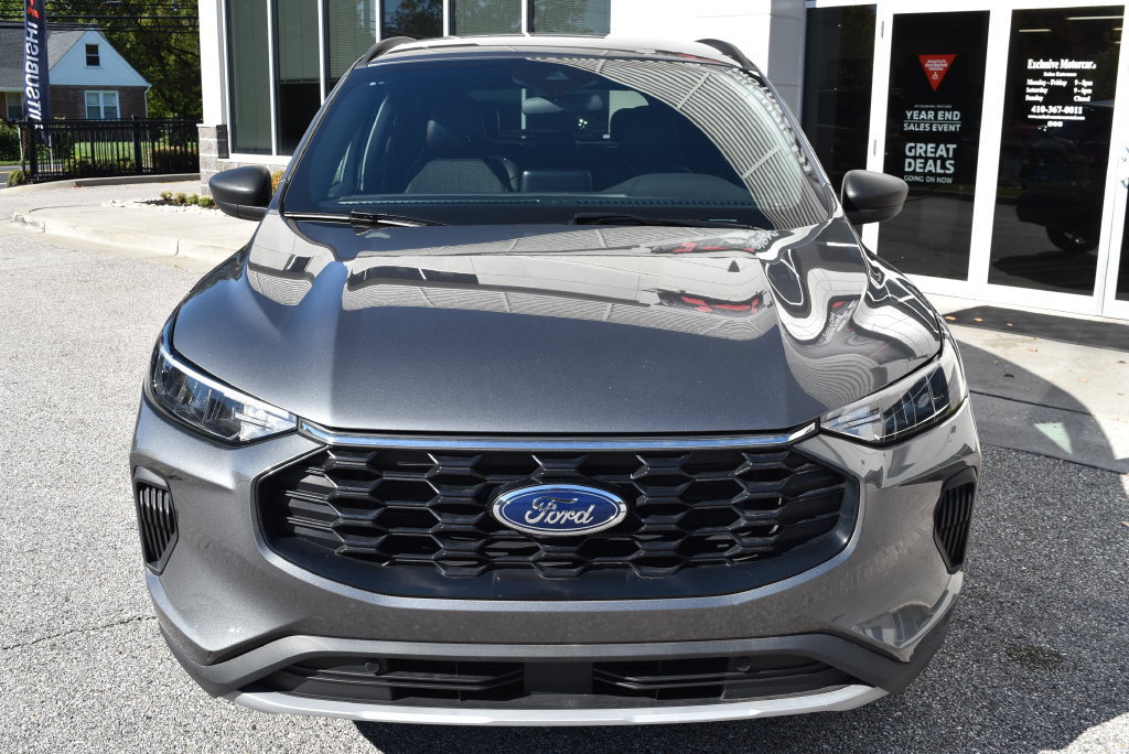 Used 2025 Ford Escape ST-Line FWD image 3