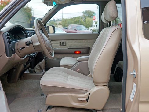 Used 2000 Toyota Tacoma 2WD Xtracab V6 image 17