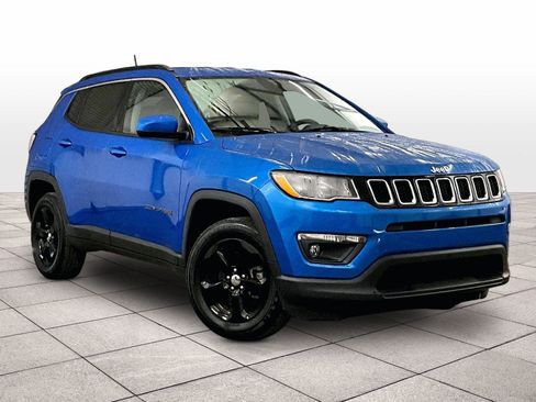 Used 2018 Jeep Compass Latitude image 2