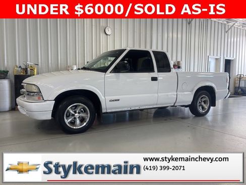 Used 2000 Chevrolet S10 Pickup LS w/ Preferred Equipment Group image 1