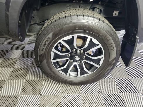 Used 2021 Toyota Tacoma TRD Sport w/ Technology Package image 32