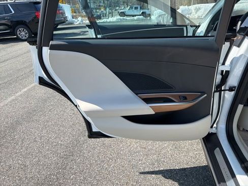 Used 2024 Lucid Air Touring image 14