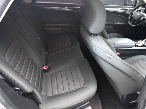 Used 2019 Ford Fusion SE image 31