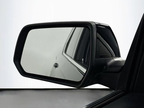 Used 2022 Chevrolet Traverse LS image 41