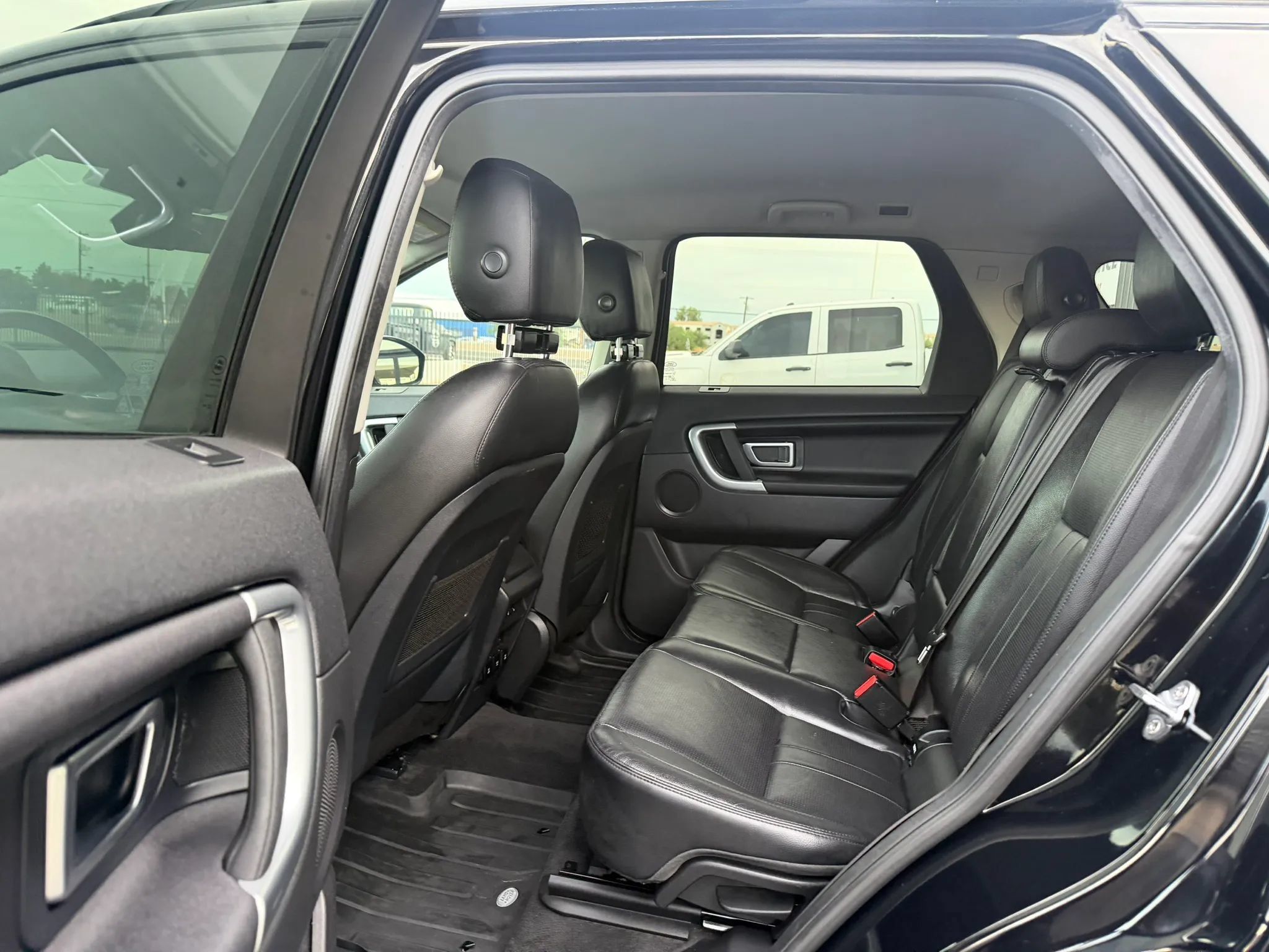 Used 2018 Land Rover Discovery Sport SE AWD/4WD image 24
