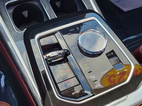 Certified 2025 BMW 740i 740i image 25