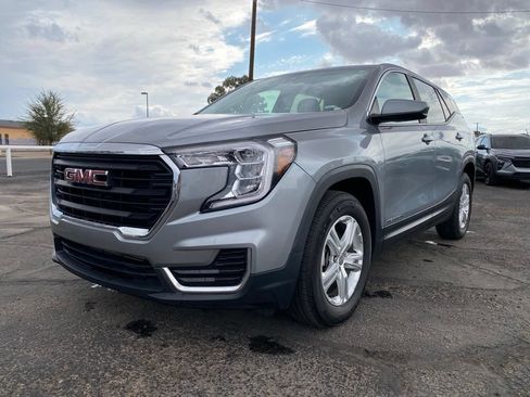 Used 2024 GMC Terrain SLE FWD image 2