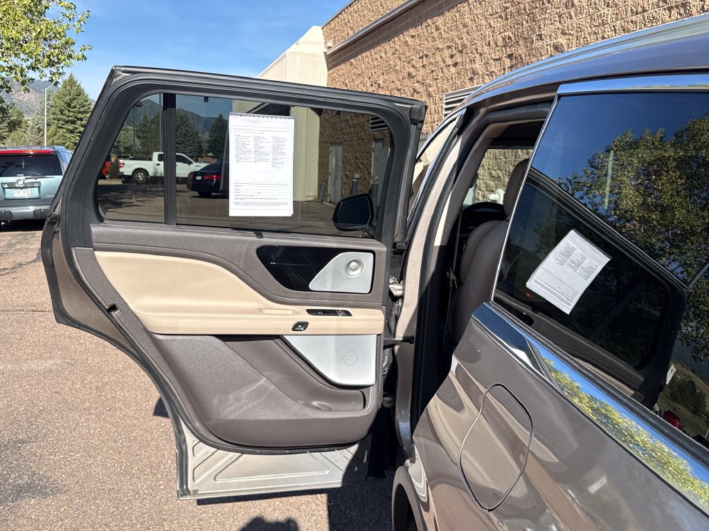 Used 2021 Lincoln Aviator Reserve w/ Equipment Group 201A AWD/4WD image 19