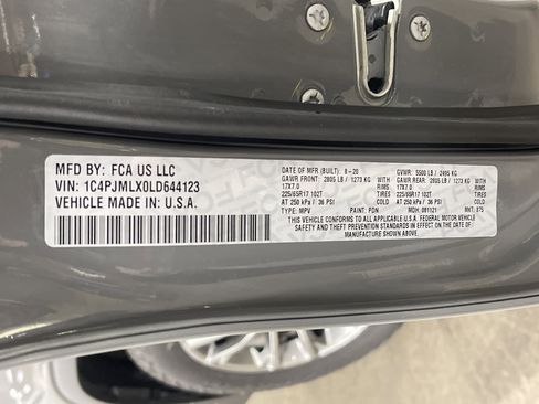 Used 2020 Jeep Cherokee Latitude Lux w/ Comfort/Convenience Group image 29