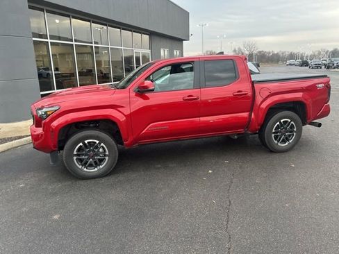 Used 2024 Toyota Tacoma TRD Sport image 28