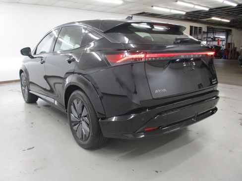 Used 2023 Nissan Ariya AWD image 4