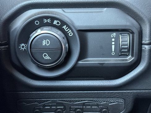 Used 2025 Jeep Gladiator Mojave w/ Safety Group AWD/4WD image 29