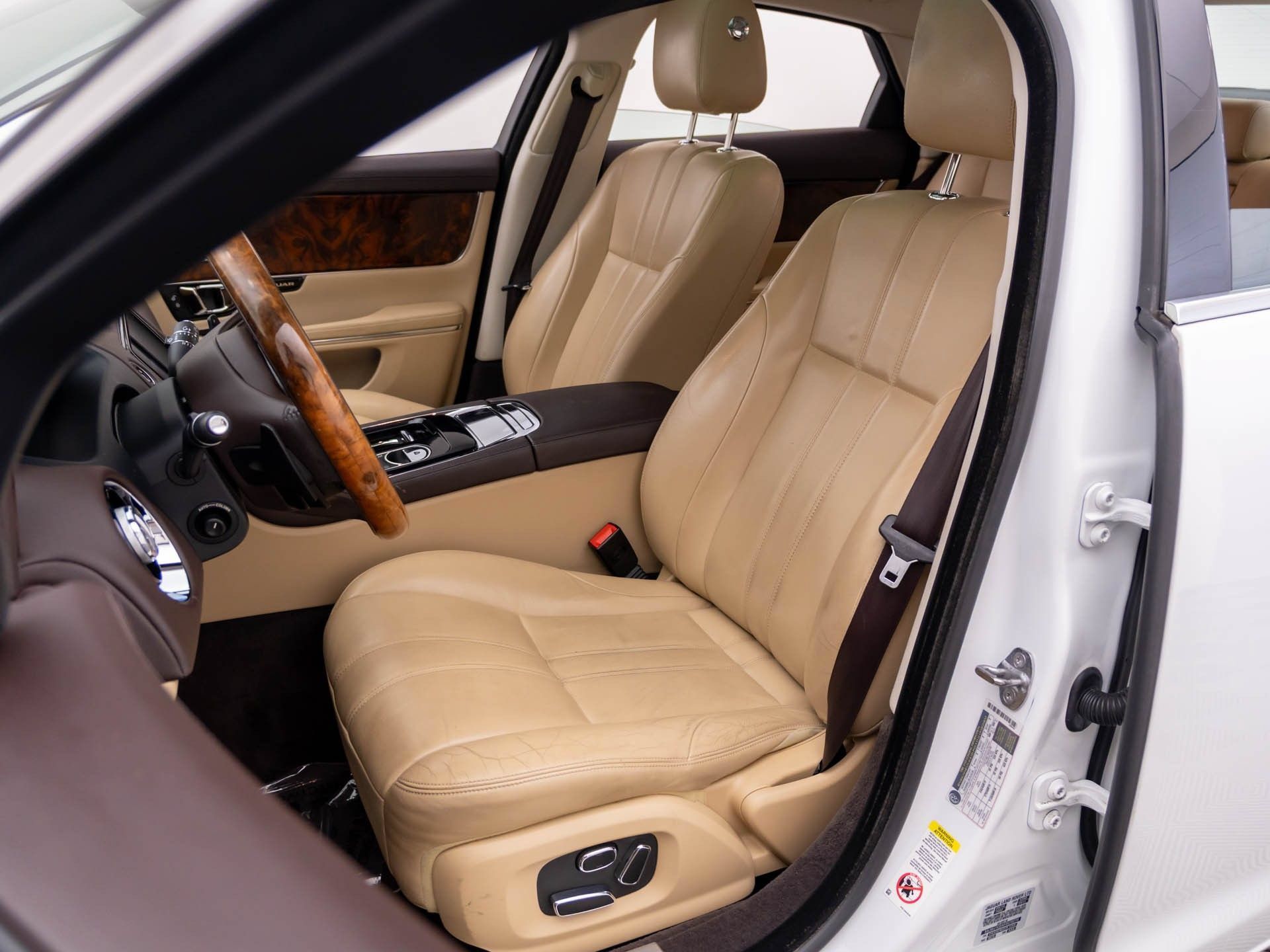 Used 2015 Jaguar XJ AWD image 16