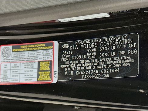 Used 2020 Kia K900 Luxury image 12