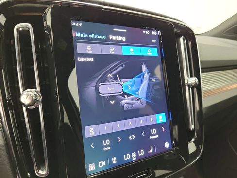 Certified 2025 Volvo XC40 B5 Plus image 28