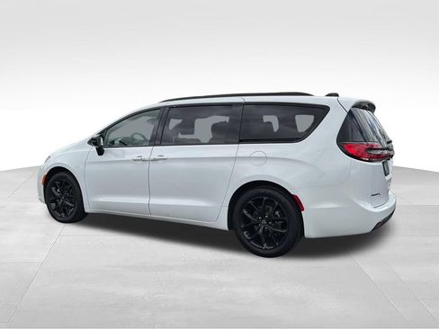 Used 2026 Chrysler Pacifica Limited w/ S Appearance Package FWD image 5