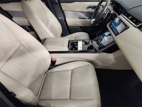 Used 2018 Land Rover Range Rover Velar R-Dynamic SE image 2