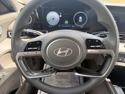 Used 2024 Hyundai Elantra SEL FWD image 15