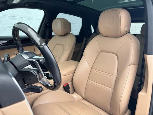 Used 2019 Porsche Cayenne S image 5