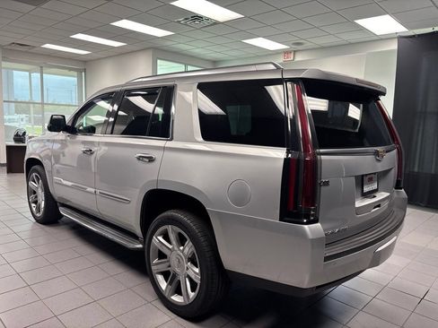 Used 2016 Cadillac Escalade Luxury RWD image 9