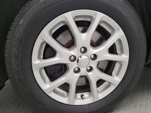 Used 2015 Toyota Camry LE FWD image 31