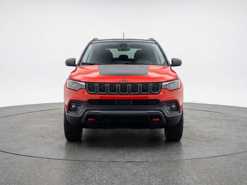 Used 2025 Jeep Compass Trailhawk image 2