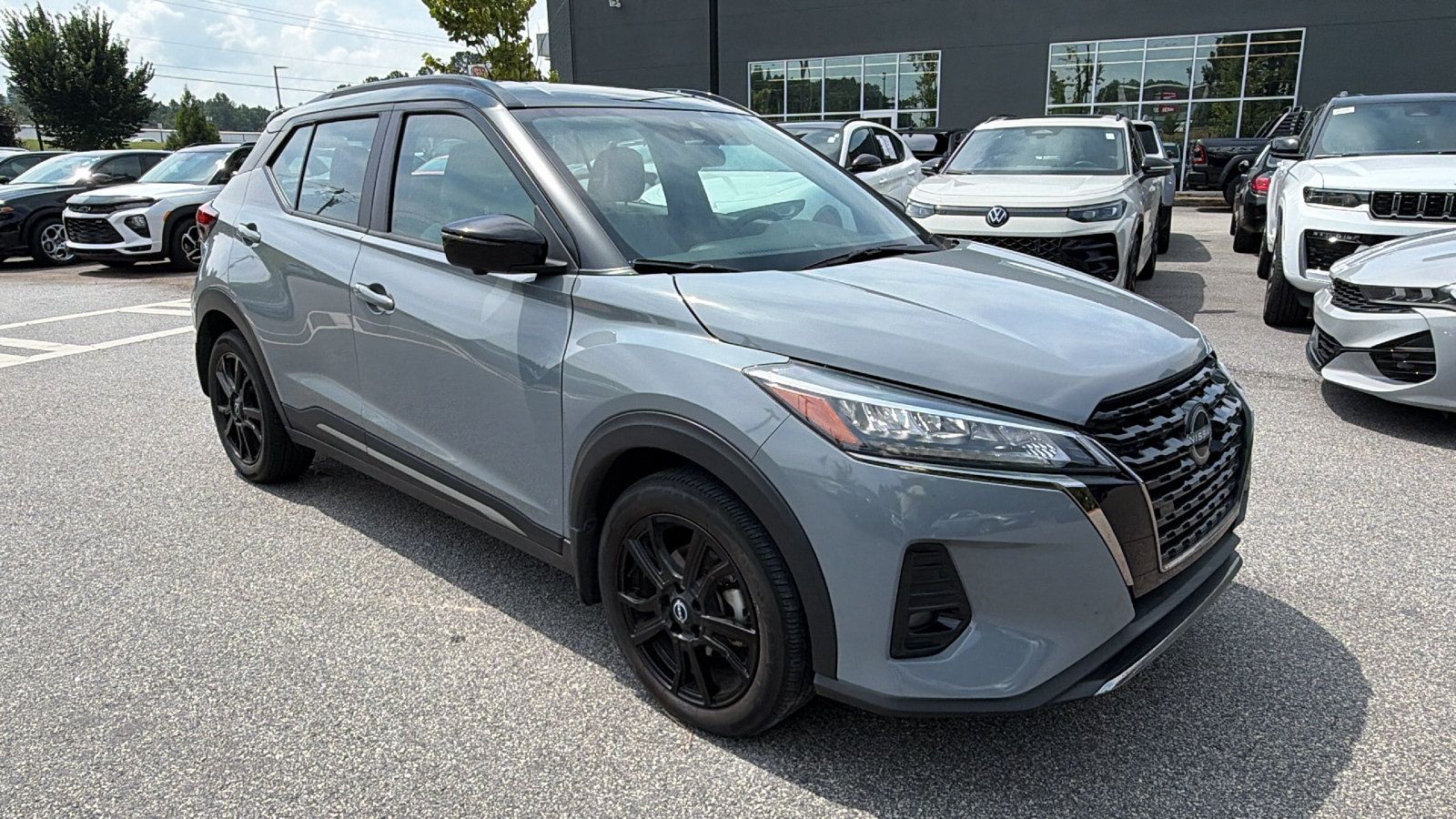 Used 2024 Nissan Kicks SR w/ SR Premium Package FWD image 5