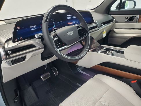 New 2026 Cadillac Vistiq Sport w/ LPO, Floor Liner Package image 9