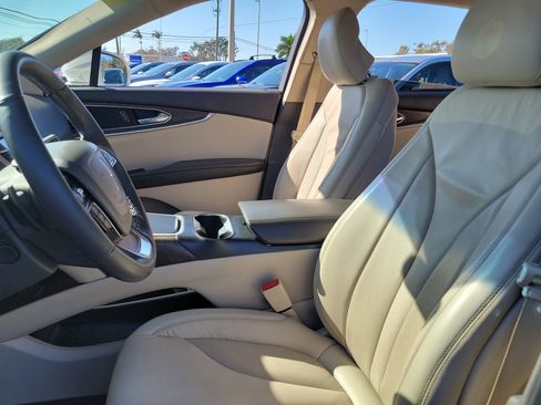 Used 2019 Lincoln Nautilus Select image 18